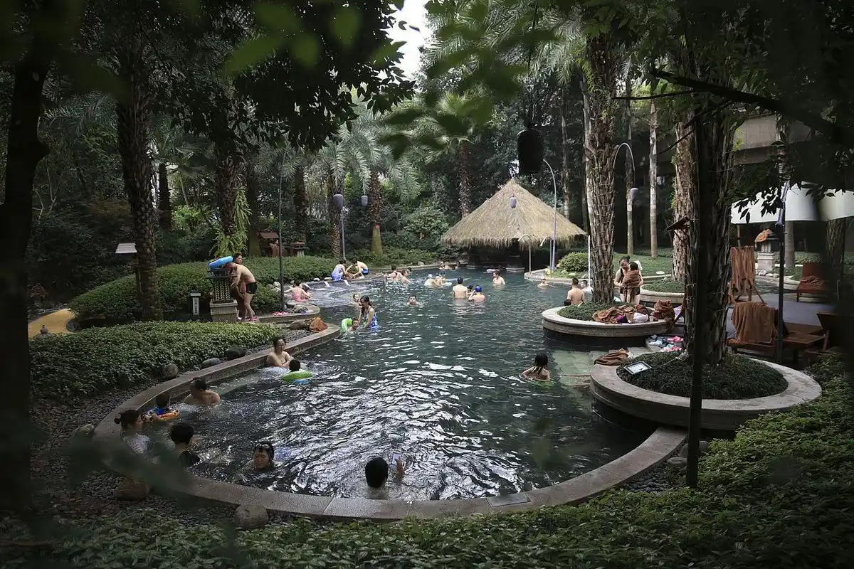 天冷哪里泡溫泉？重慶有沒有“假溫泉”？溫泉分布在哪些區(qū)域？-地大熱能